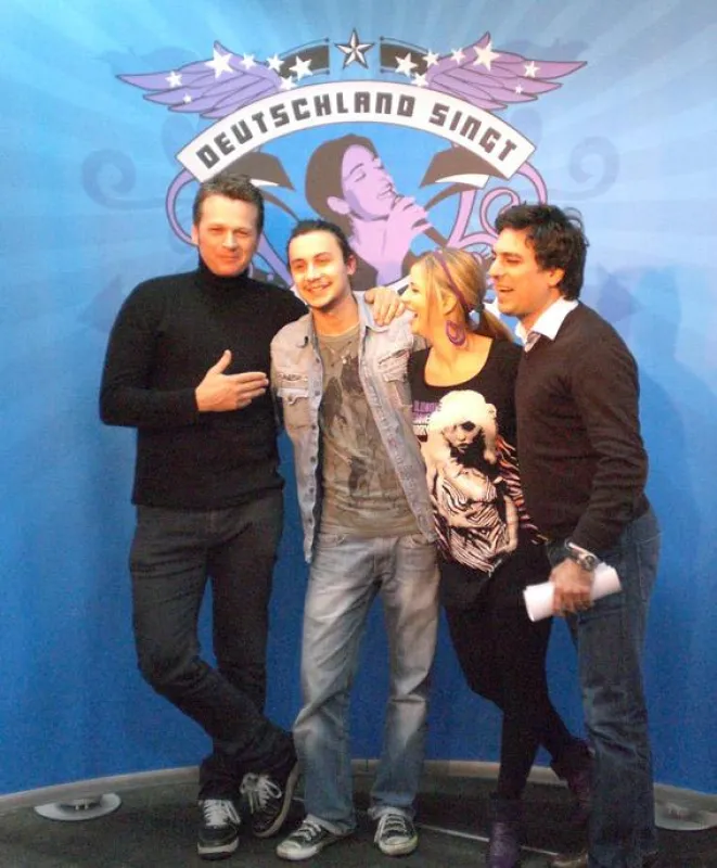 Jury-Bild mit Sieger (vlnr.): Jochen Schuster von Universal Music, DSO-Gewinner Furkan, GZSZ-Star Susan Sideropoulos und der Berliner Starfriseur Shan Rahimkhan.
