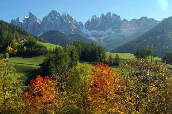 Bergerlebnisse in Herbstfarben - Wanderurlaub, Törggelen, Kulinarium in Gold, Wellnesshotels und Historie Bild: Bergerlebnisse in Herbstfarben - Wanderurlaub, Törggelen, Kulinarium in Gold, Wellnesshotels und Historie