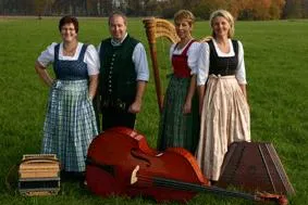 Bild: „Kerzerl-Liachtl-Abend“ - ein besinnlich - lustiger Adventabend in München - Altperlach