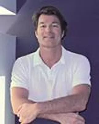 Welcher Schuh tut meinem Fuß gut? Dr. med. Albert Beckers im Interview über das Volksleiden Hallux valgus Bild: Welcher Schuh tut meinem Fuß gut? Dr. med. Albert Beckers im Interview über das Volksleiden Hallux valgus