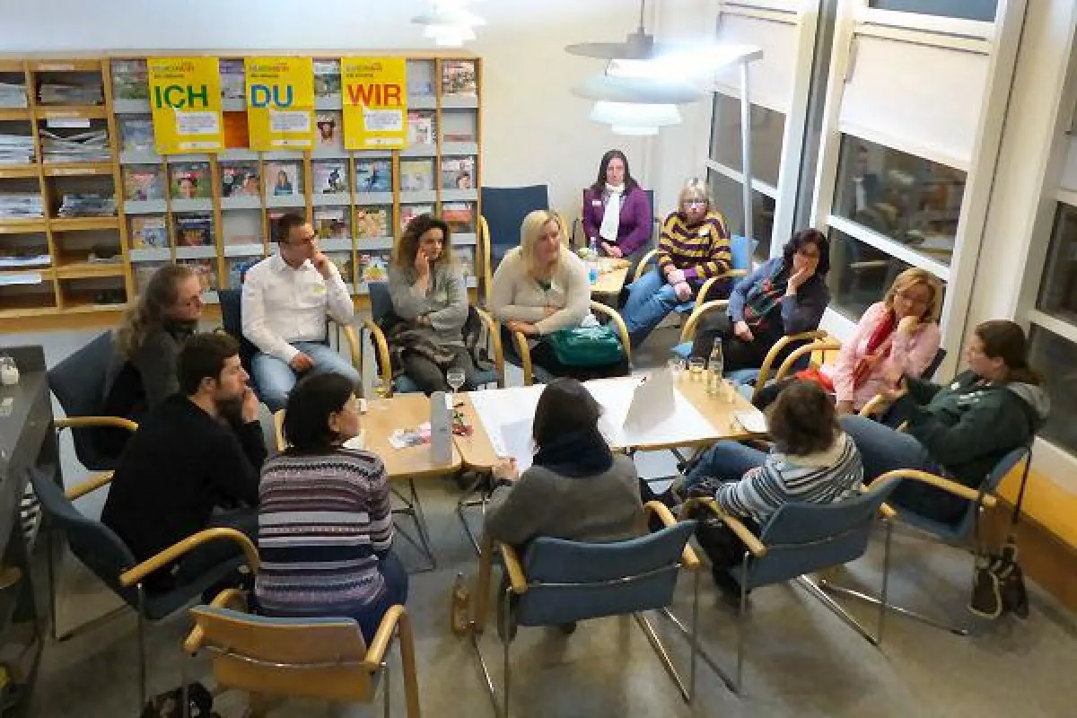 Die vier Themenabende in der Stadtbücherei Tettnang waren rege besucht.