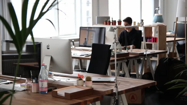 Bild: Anpaßbare ERP Software für Dienstleister optimiert alle Prozesse paßgenau