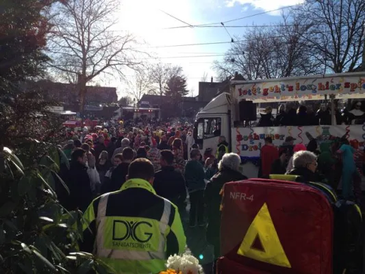 Bild: Rosenmontagsumzug - Einsatz für die Sanitätsdienste