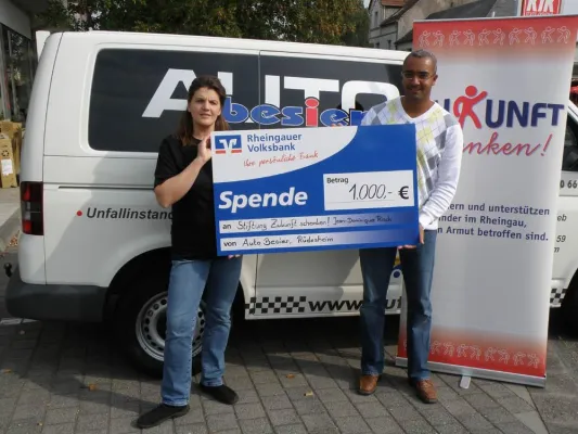 Bild: Spende in Höhe von 1000 € von AutoBesier in Rüdesheim für Stiftung „Zukunft schenken!“ Jean-Dominique Risch