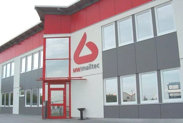 Bild: Energiekosten senken mit Sonnenschutzfolie - Klimaanlagen entlasten spart viel Geld