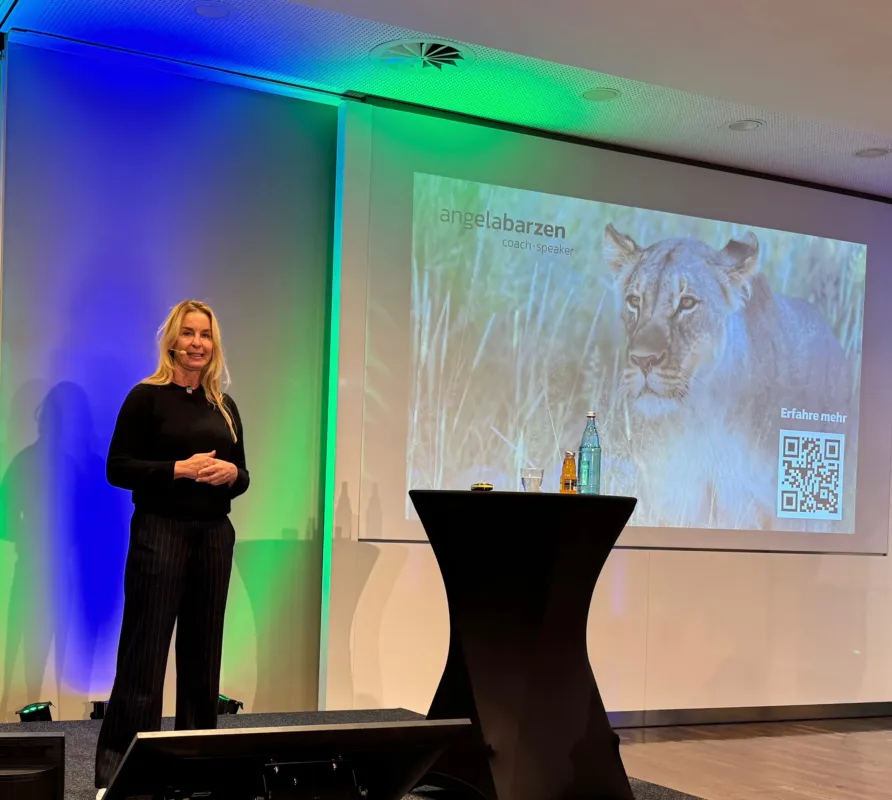 Keynote Angela Barzen: Die Löwentaktik - Chancen ergrifen, Zukunft gestalten (© Angela Barzen)