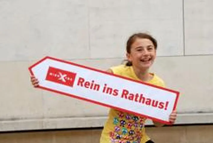 Kinder, Rein ins Rathaus Bild: Kinder, Rein ins Rathaus