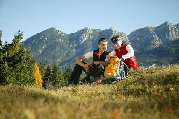 Von der Zugspitze ins Tal, zum Königshaus am Schachen und durch die Ammergauer Alpen Bild: Von der Zugspitze ins Tal, zum Königshaus am Schachen und durch die Ammergauer Alpen