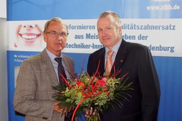Bild: Zahntechnik - Ausbildungsbetrieb im Rahmen der „YOU“ in Berlin geehrt