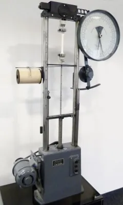 Bild: Wo steht die älteste noch im Einsatz befindliche Material-Prüfmaschine?