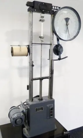 Bild: Wo steht die älteste noch im Einsatz befindliche Material-Prüfmaschine?