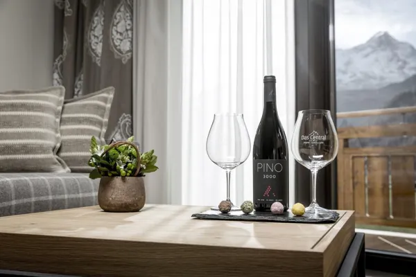 Bild: 5-Sterne Hotel DAS CENTRAL in Sölden ist "Österreichs Weinhotel 2016"