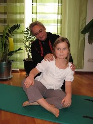 Bild: "LERNSPORT": NEURONEN DER KINDER AUF DIE SPRÜNGE HELFEN