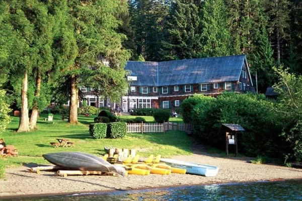 Erholung im Regenwald - Die abgeschiedene Lake Quinault Lodge im Olympic Nationalpark feiert Geburtstag Bild: Erholung im Regenwald - Die abgeschiedene Lake Quinault Lodge im Olympic Nationalpark feiert Geburtstag
