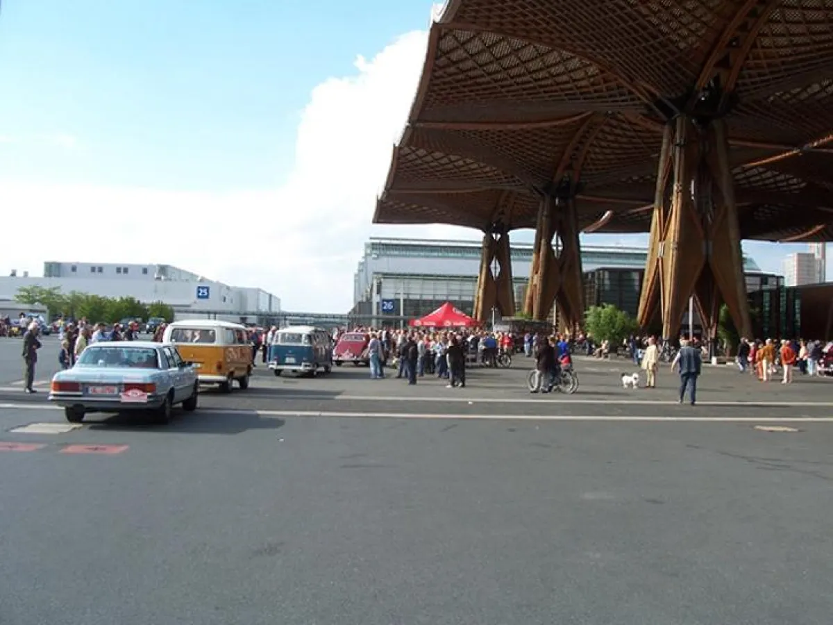Am 4. Juli 2009 geht es rund unter dem Expo-Dach auf dem Messegelände in Hannover: Startveranstaltung der Oldtimerrallye 2000 km durch Deutschland