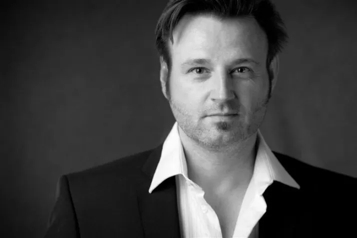 Bild: Sänger und Songwriter Robert Wörner aus Frankfurt stellt seine neue Single „Wir“ vor.