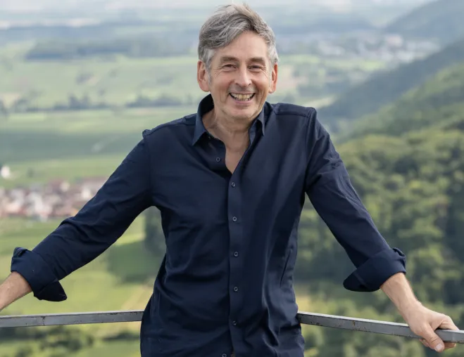 Bild: Erfolgreicher Unternehmer Ulrich Zimmermann präsentiert bahnbrechendes Modell: Die 1TageWoche für zeitliche Fr