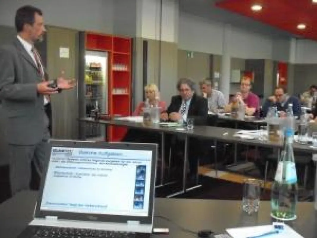 Glas-Spezialist Klaus Berz von der GLASTEC Rosenheim