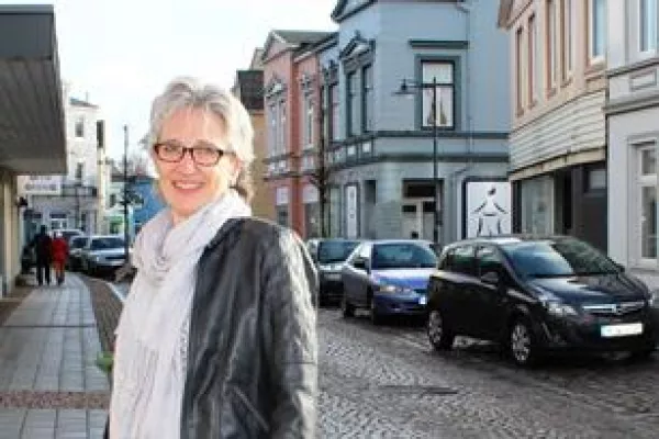Bild: Bettina Claußen (51) über smartes bimodales Hören mit Cochlea-Implantat (CI) und Hörgerät