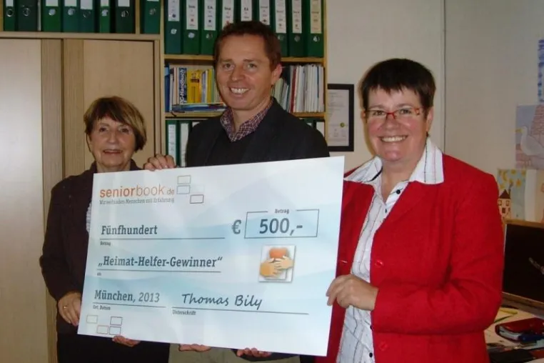 Bild: seniorbook zeichnet soziales Projekt "Großelterndienst" in Berlin aus