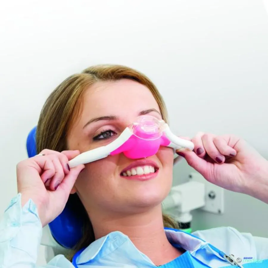 Mit der Lachgas-Sedierung sind Ängste beim Zahnarzt passé (Copyright: Biewer Medical)