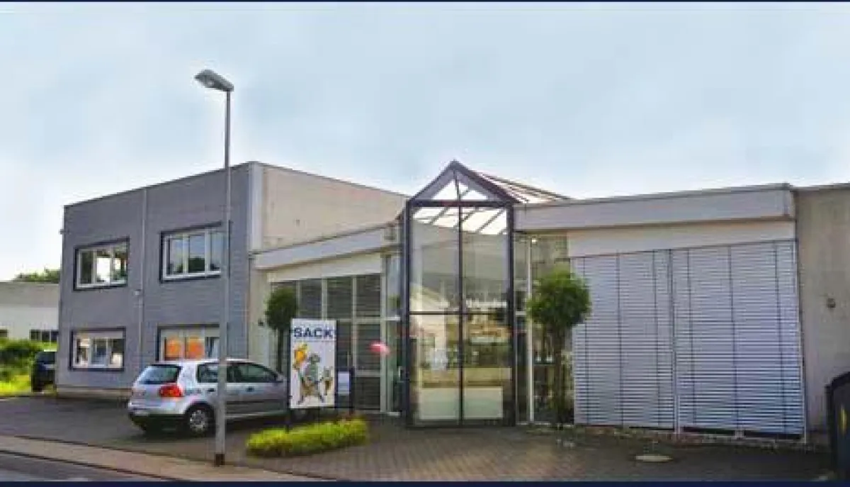 Das Firmengebäude von Vereinsbedarf Sack in Grevenbroich-Hemmerden