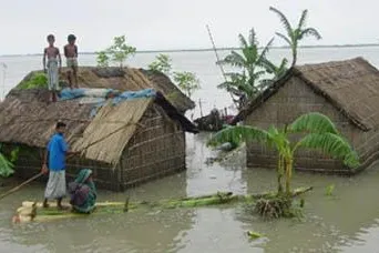 Eilaktion der DESWOS: Bangladesch steht unter Wasser Bild: Eilaktion der DESWOS: Bangladesch steht unter Wasser