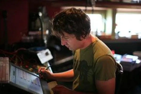 Bild: Richard Evans vertraut bei seinen Aufnahmen mit Peter Gabriel auf den EDIROL R-09