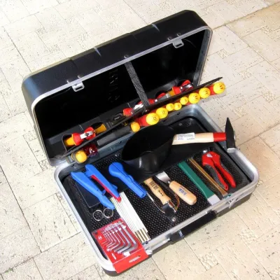 Lagerverkauf von Werkzeugen und Eisenwaren zu Sonderpreisen wegen Geschäftsaufgabe Bild: Lagerverkauf von Werkzeugen und Eisenwaren zu Sonderpreisen wegen Geschäftsaufgabe