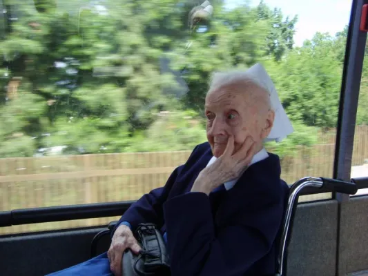Schwester Herta Hätscher feiert im Oberlinhaus am Mittwoch, 16.02.2011 um 15.00 Uhr ihren 101. Geburtstag Bild: Schwester Herta Hätscher feiert im Oberlinhaus am Mittwoch, 16.02.2011 um 15.00 Uhr ihren 101. Geburtstag