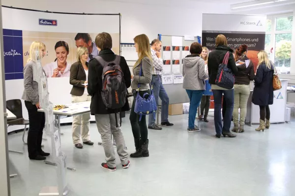 Firmenkontaktmesse der Hochschule Harz bringt Studierende und Unternehmen zusammen Bild: Firmenkontaktmesse der Hochschule Harz bringt Studierende und Unternehmen zusammen