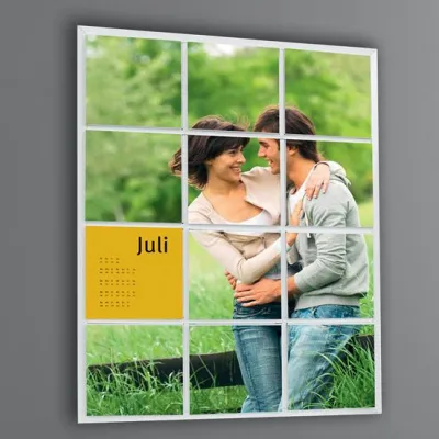 Bild: Fotokalender aus zwölf Schachteln und Bilderrahmen
