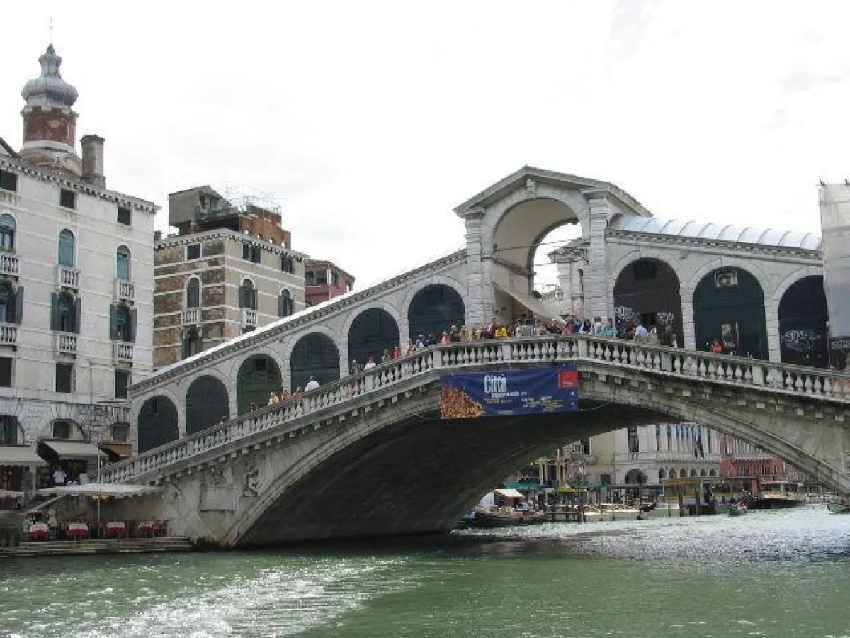 HLX, Condor und auch Easyjet fliegen in die Lagunenstadt Venedig (Foto: Uta Seewaldt)