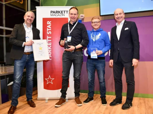 Bild: HolzLand Bunzel und Fachkraftgewinner für Recruiting-Strategie mit Parkett Star 2024 ausgezeichnet