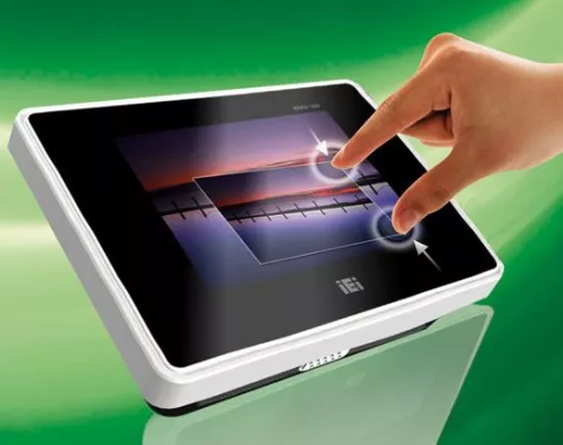 Bild: ARM-based Panel-PC mit Multi-Touch Funktion
