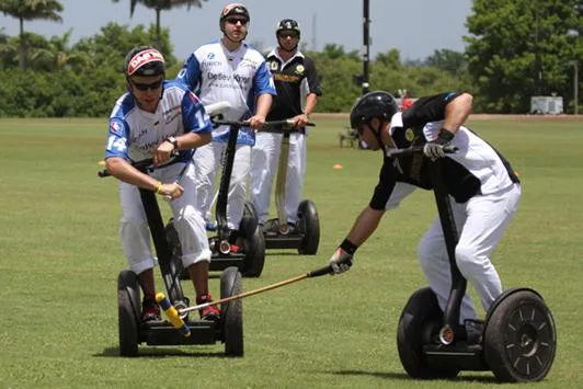 Bild: SegwayPolo EM in Hemer - Steve Wozniak spielt für die Funky-Move Turtles aus Lohmar