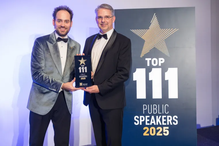 Top 111 Public Speaker 2025: York Ambros überzeugt mit Keynote über Selbstführung Bild: Top 111 Public Speaker 2025: York Ambros überzeugt mit Keynote über Selbstführung