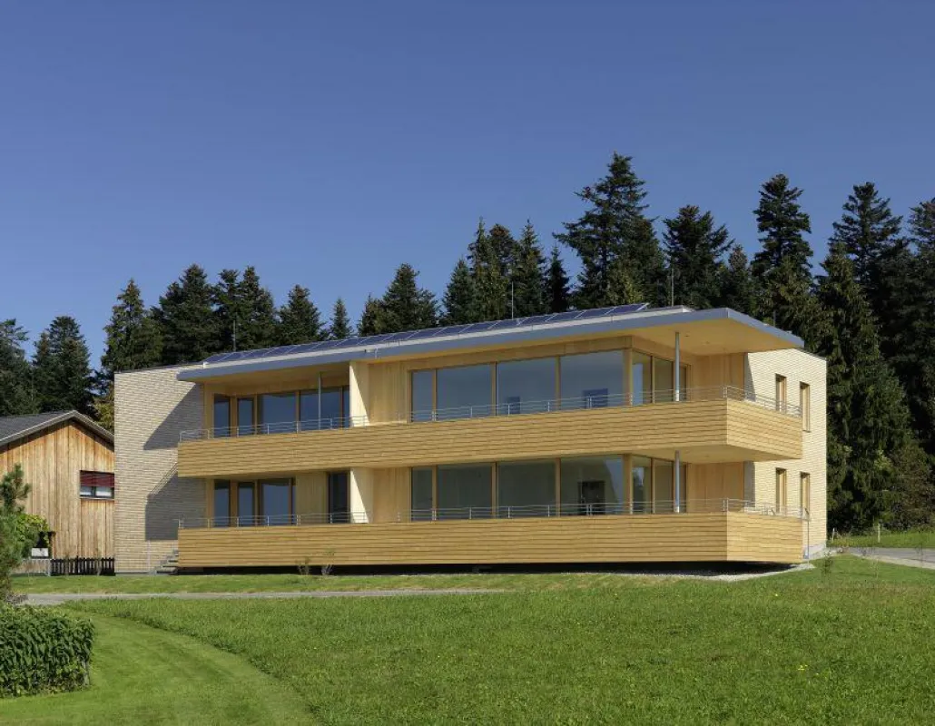 Das Passiv-Mehrfamilienhaus in Sulzberg wurde auf der Ecobuild in London präsentiert.