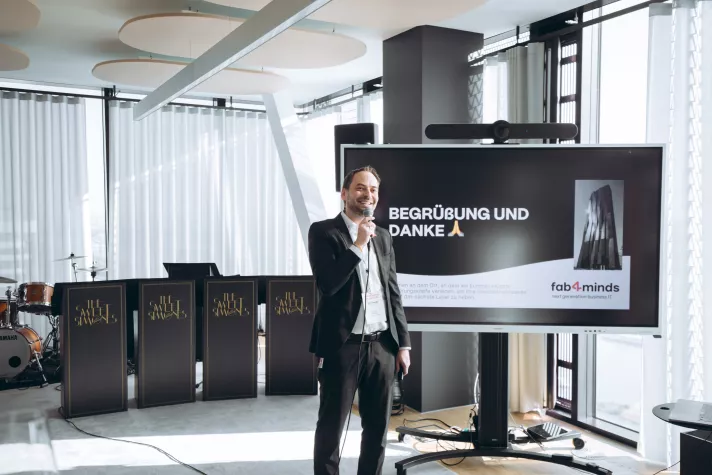 Bild: fab4minds eröffnet neuen Firmenstandort im 44. Stock des DC Towers in Wien