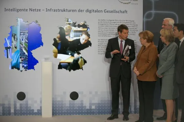 Vom ersten zum siebten Nationalen IT-Gipfel in 90 Sekunden Bild: Vom ersten zum siebten Nationalen IT-Gipfel in 90 Sekunden