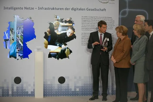 Vom ersten zum siebten Nationalen IT-Gipfel in 90 Sekunden Bild: Vom ersten zum siebten Nationalen IT-Gipfel in 90 Sekunden