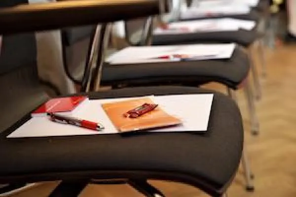 Bild: 25 Minuten reden für 25.000 EUR? Vorträge und Events für Unternehmen als heiß umkämpfter Wirtschaftszweig