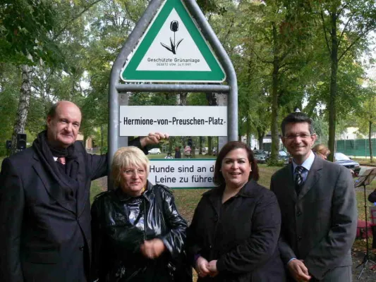 Bild: Hermione-von-Preuschen-Platz in Berlin-Lichtenrade