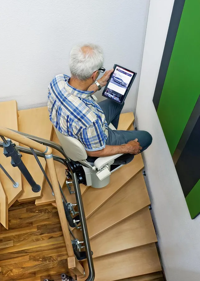 Aufeinander abgestimmt: Auch alte KENNGOTT-Treppen können mit einem Lift nachgerüstet werden.