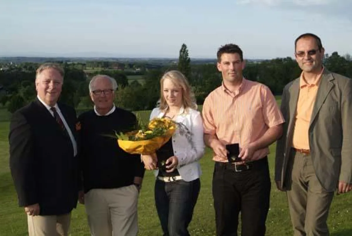 Bürgermeister Heinz Köppl, Clubpräsident Erhard Leuthner, Karin Wartecker, Günther Arnold und Sportstadtrat Kurt Kramesberger.