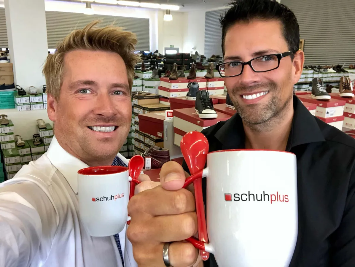 Zum Muttertag geben die schuhplus-Chefs Kay Zimmer und Georg Mahn 30 % Rabatt im Sale