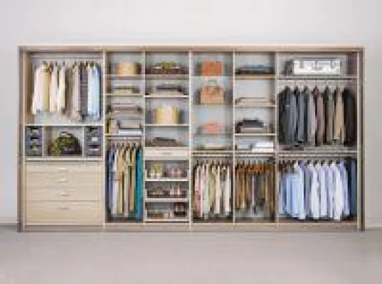 Bild: Mehr Ordnung im Kleiderschrank durch das spezielle Innenleben von CABINET