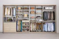 Bild: Mehr Ordnung im Kleiderschrank durch das spezielle Innenleben von CABINET