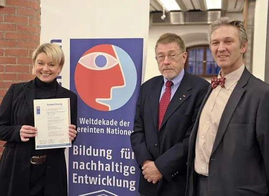 Zweite UN-Auszeichnung für die klima on… s’cooltour: Offizielles Projekt der Weltdekade 2011/2012 Bild: Zweite UN-Auszeichnung für die klima on… s’cooltour: Offizielles Projekt der Weltdekade 2011/2012