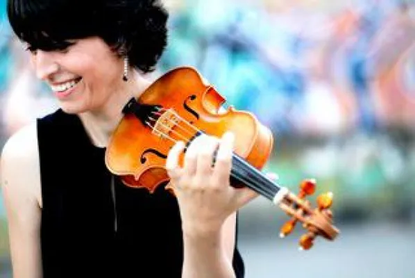 Bild: Amandine Beyer konzertiert im Oktober mit Akamus in Berlin, München und Bayreuth